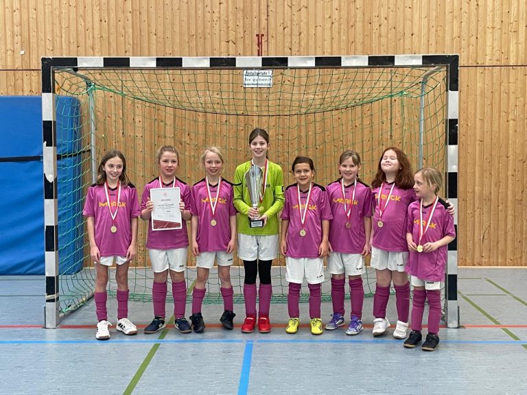 DJK-E-Maedchen-beim-Hallenturnier