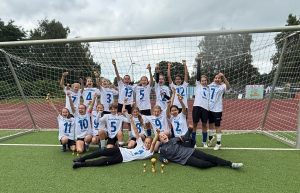 D-Juniorinnen jubeln beim Turnier